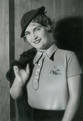 Vi pynter opp i stuen: broderi 1930-75