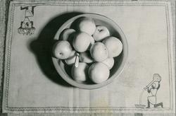 Vi pynter opp i stuen: broderi 1930-75