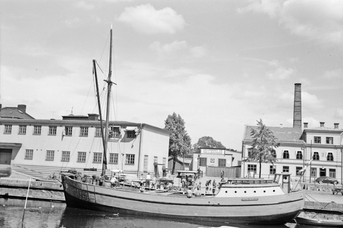 Ägare:/1953-71/: ett partrederi, Huvudredare: A.G. Nordström. Hemort: Borgå.