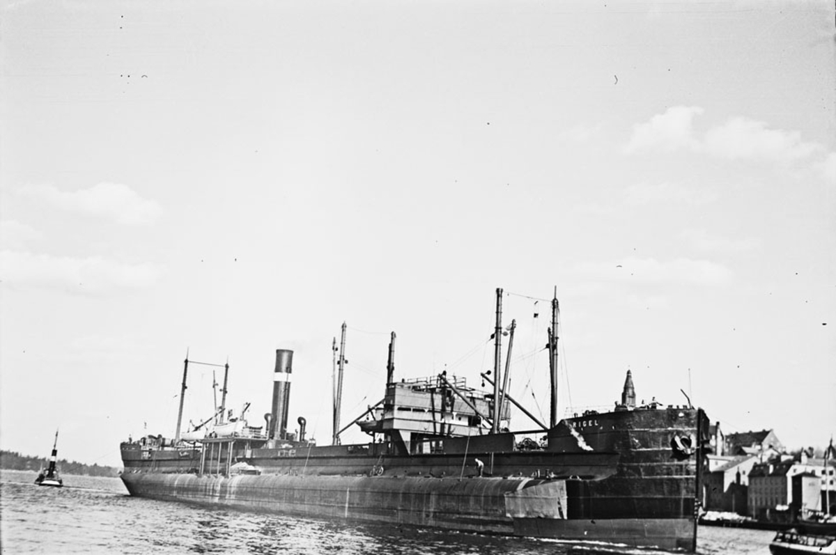 Ägare:/1942-53/: Rederi AB Iris. Hemort: Stockholm.