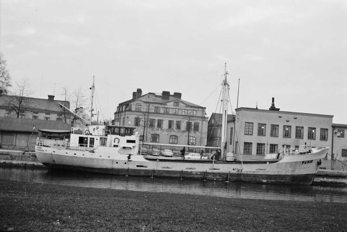 Ägare:/1965-74/: J. & G.H. Oorburg. Hemort: Groningen.