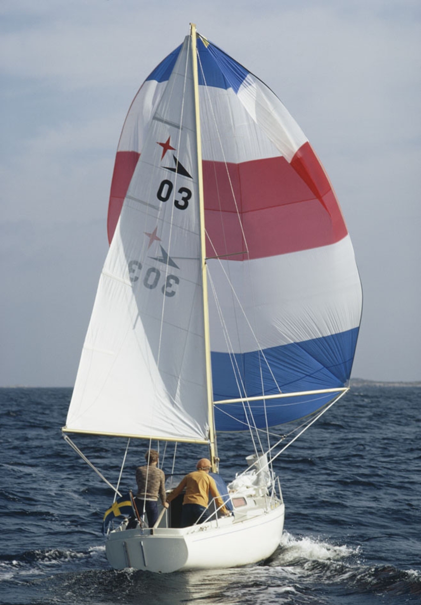 Albin Viggen seglar för spinnaker