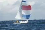 En Albin Viggen seglar för spinnaker.