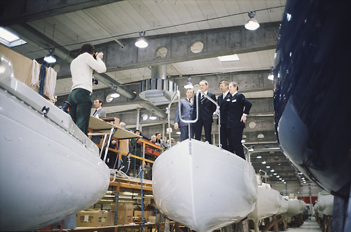 Besökare i Albin Marins anläggning i Gustavsvik, Kristinehamn, vid invigningen 23 januari 1976.