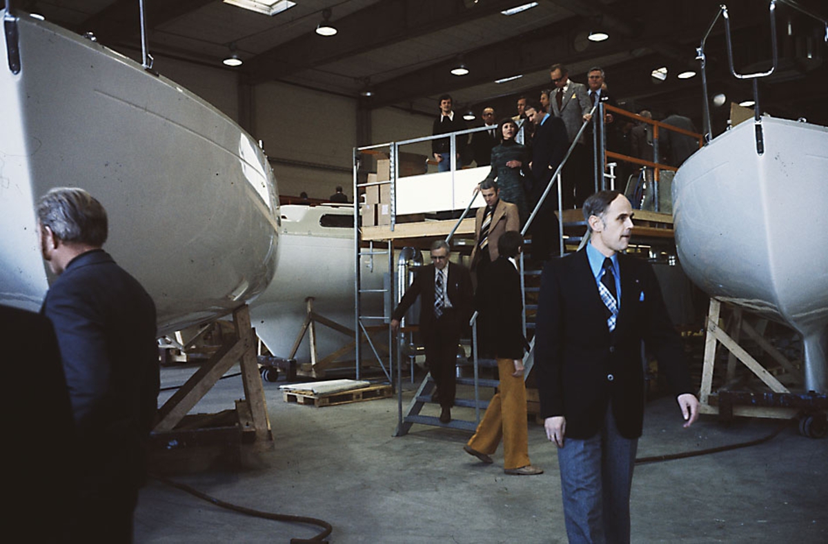 Besökare i Albin Marins anläggning i Gustavsvik, Kristinehamn, vid invigningen 23 januari 1976.