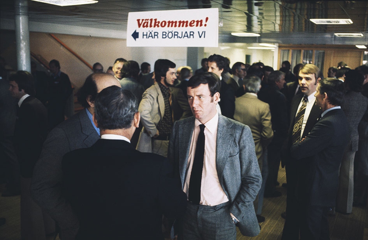 Besökare i Albin Marins anläggning i Gustavsvik, Kristinehamn, vid invigningen 23 januari 1976.