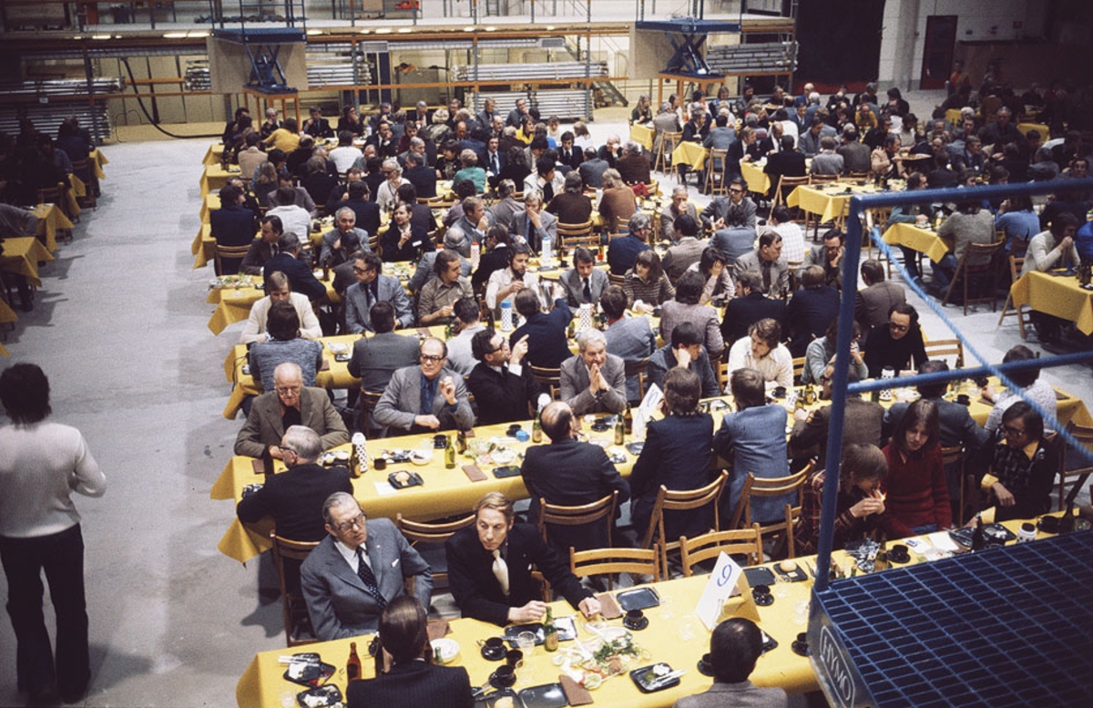 Besökare i Albin Marins anläggning i Gustavsvik, Kristinehamn, vid invigningen 23 januari 1976.