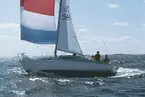 En Albin Vega seglar för spinnaker.