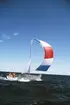 En Albin Vega seglar för spinnaker.