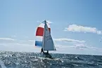 En Albin Vega seglar för spinnaker.