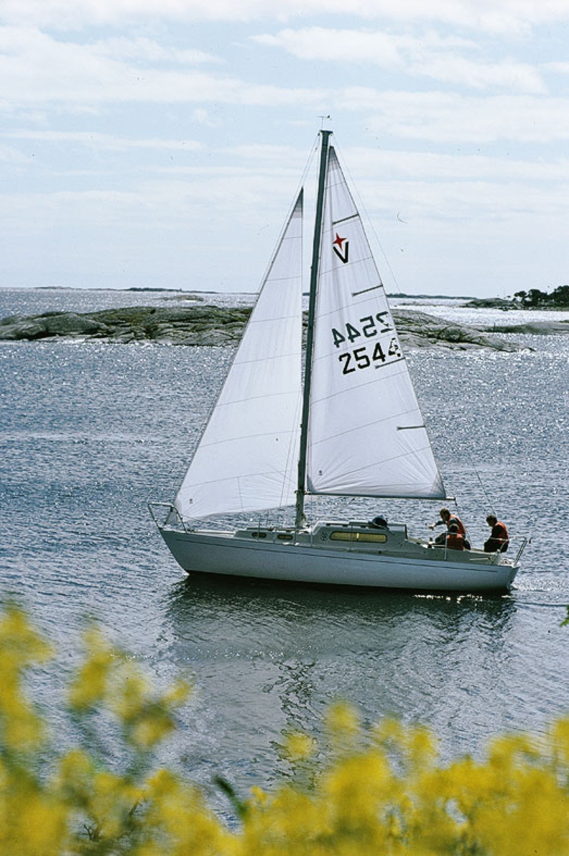 Albin Vega i skärgårdsmiljö.