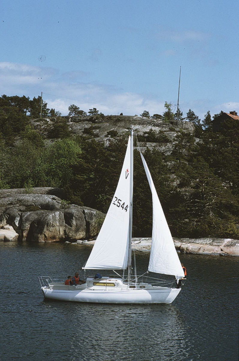 Albin Vega i skärgårdsmiljö.