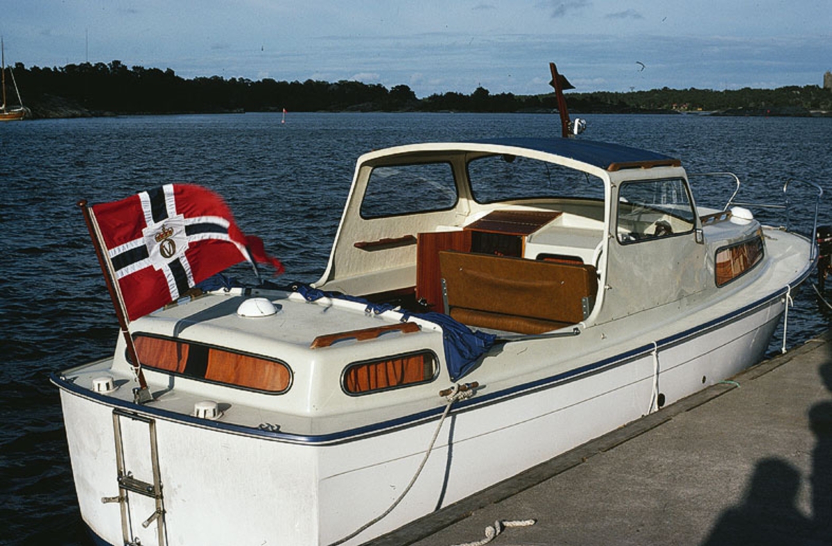 Albin 25