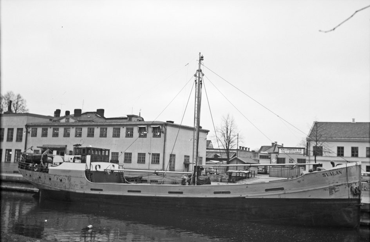 Ägare:/1957-64/: ett partrederi, Huvudredare: Knut Larsson. Hemort: Gravarne.