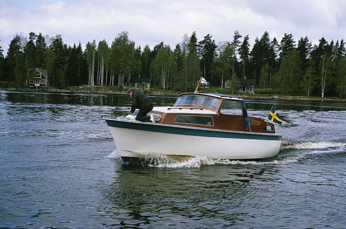 Prototyp till Albin 25 under en provtur.