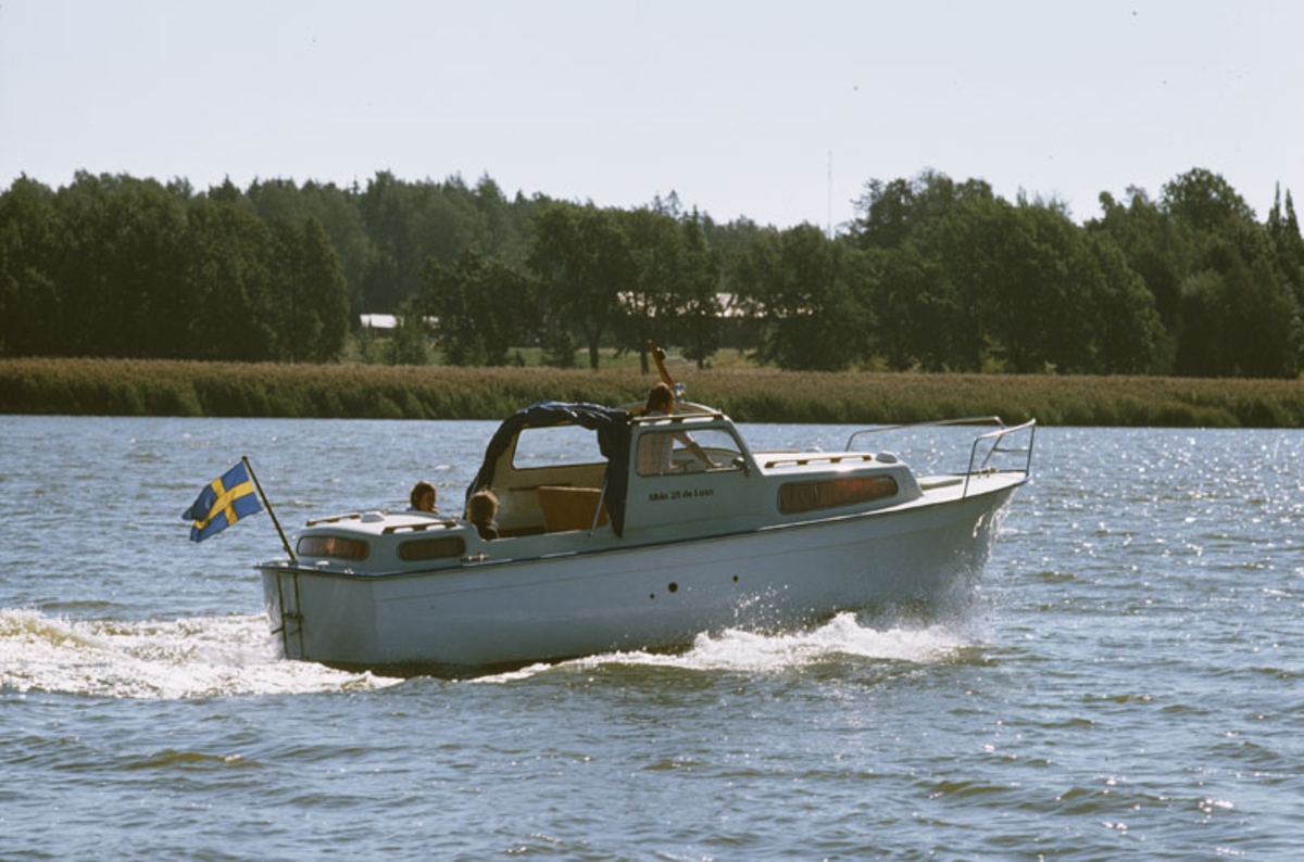 Albin 25