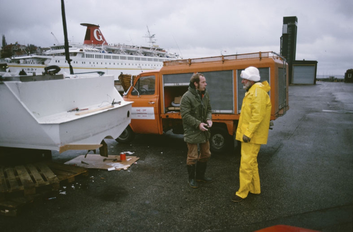 Båtkonstruktören Jim Wynne tillsammans med representant för Albin Marin i samband med test av prototyp av Albin 27 Wynne.