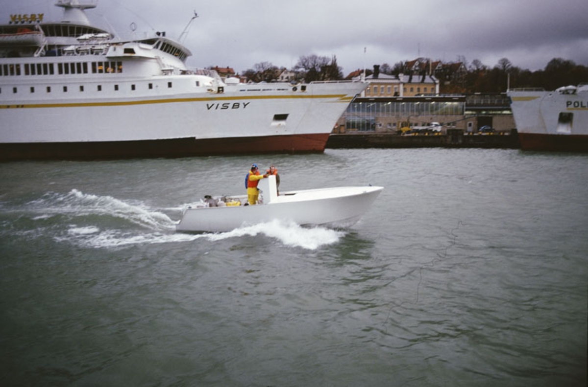 Test av prototyp av Albin 27 Wynne i Visby hamn.