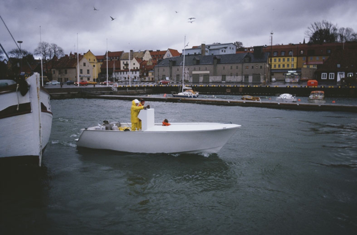 Test av prototyp av Albin 27 Wynne i Visby hamn.