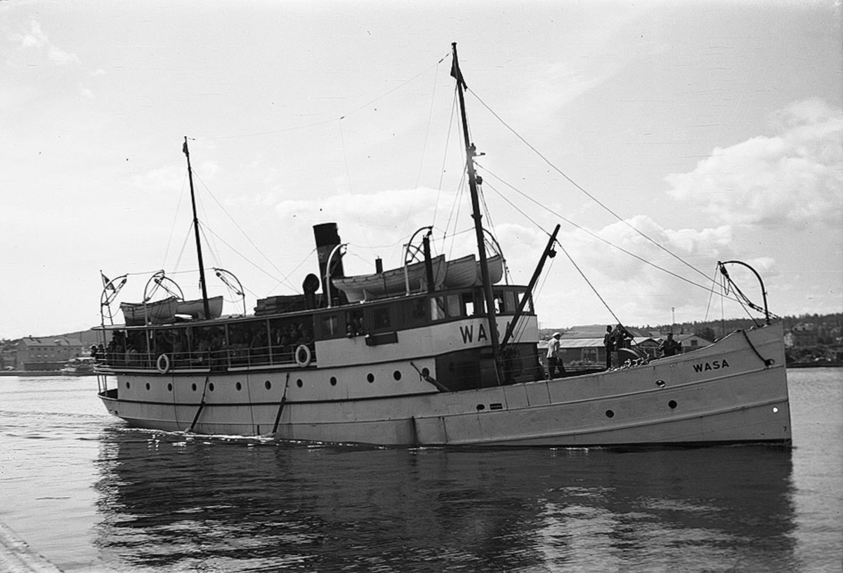 Foto 4/8 1949.
Identisk fotografi med Fo142628A i CG Jacksons samling (Acc 1957:2503) finns.