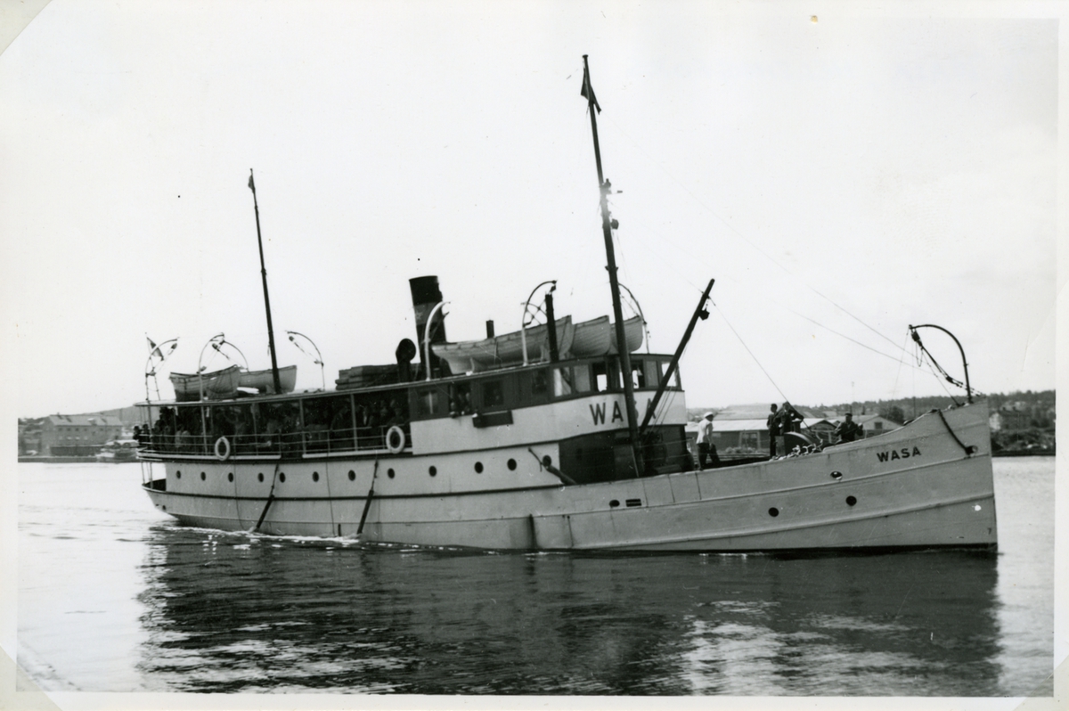 Foto 4/8 1949.
Identisk fotografi med Fo142628A i CG Jacksons samling (Acc 1957:2503) finns.