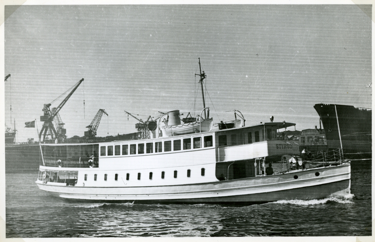 Fotodatum 2/8 1955.
Exakt samma bild finns i CG Jacksons samling som Fo220990, acc nr 1957:928