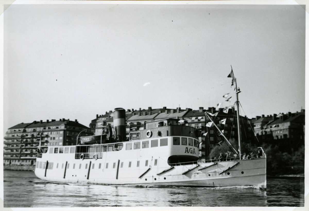 Fotodatum: 22/5 1951
Exakt samma fotografi av samme fotograf finns i CG Jacksons samling med ACC 1956:1413, Fo20870.