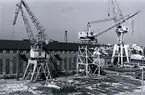 Oskarshamns varv. Plåtverkstad 14. I bakgrunden centralförrådet. Till vänster Kockums i mitten portalkran, lyftkraft 36 ton, Industrial palnts Corporation. Till höger portalkran, lyftkran 40 ton, kampnagel A/G, Hamburg.