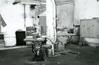 Oskarshamns varv. Till vänster fräsmaskin, inköpt 1959. till höger cirkelsåg, inköpt 1962, typ CS-C6/2 Jonsered. mot väggen ett värmeskåp.
