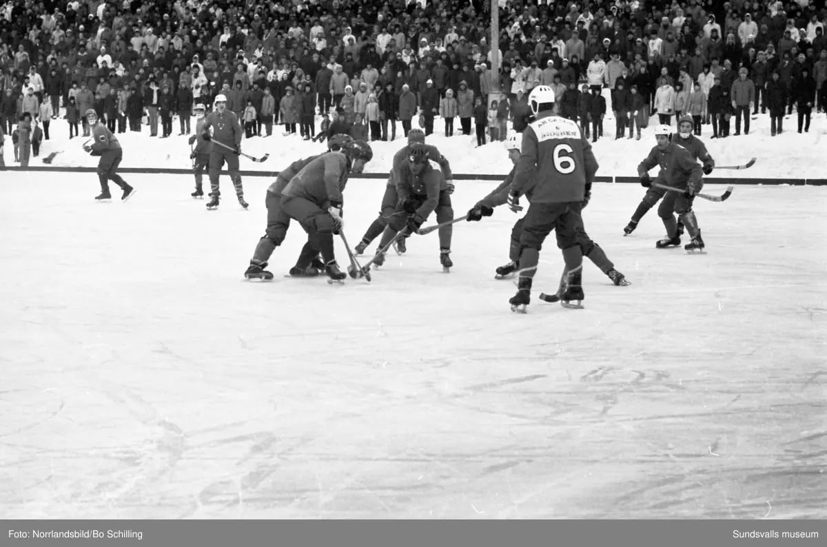 Selånger SK spelade för första gången i Allsvenskan säsongen 1969-1970 och premiärsäsongen blev lyckosam. SSK hade till och med chansen att ta sig till slutspel men det satte Bollnäs stopp för i slutskedet av den här matchen som spelades inför den rekordstora bandypubliken på 3544 personer. Men så hade ju också Bollnäs draghjälp av legendaren Gösta ”Snoddas” Nordgren, som uppträdde i Idrottsparken. Selånger missade slutspelet den gången men lagets framgångar gav sporten ett rejält uppsving. Det sägs att det var omöjligt att få tag i en bandyklubba i sportaffärerna i Sundsvall denna säsong.
