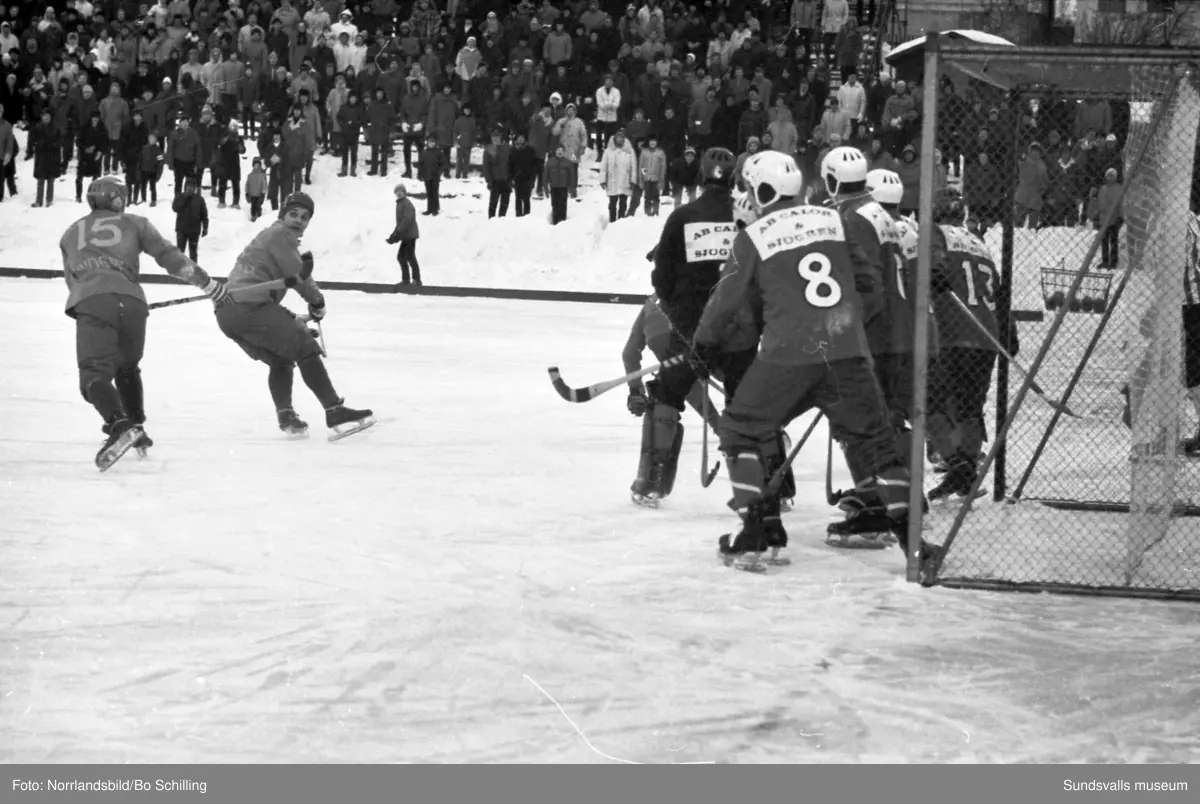 Selånger SK spelade för första gången i Allsvenskan säsongen 1969-1970 och premiärsäsongen blev lyckosam. SSK hade till och med chansen att ta sig till slutspel men det satte Bollnäs stopp för i slutskedet av den här matchen som spelades inför den rekordstora bandypubliken på 3544 personer. Men så hade ju också Bollnäs draghjälp av legendaren Gösta ”Snoddas” Nordgren, som uppträdde i Idrottsparken. Selånger missade slutspelet den gången men lagets framgångar gav sporten ett rejält uppsving. Det sägs att det var omöjligt att få tag i en bandyklubba i sportaffärerna i Sundsvall denna säsong.