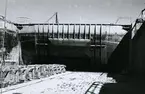 Oskarshamns varv. Bild av dockporten innan länspumpningen har börjat. portens bredd 17,4 meter.