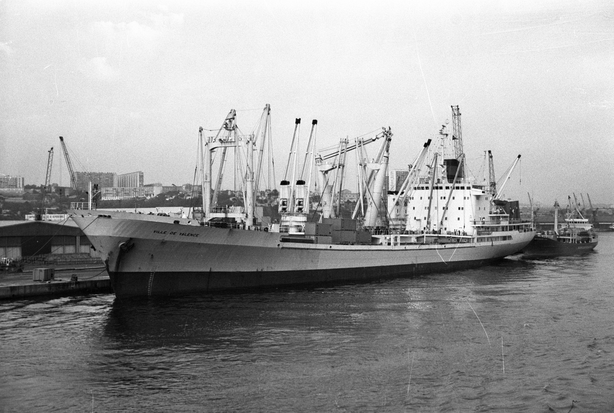 Ägare:/1972-83/: Société Francaise de Transports Maritimes. Hemort: Dunkerque.