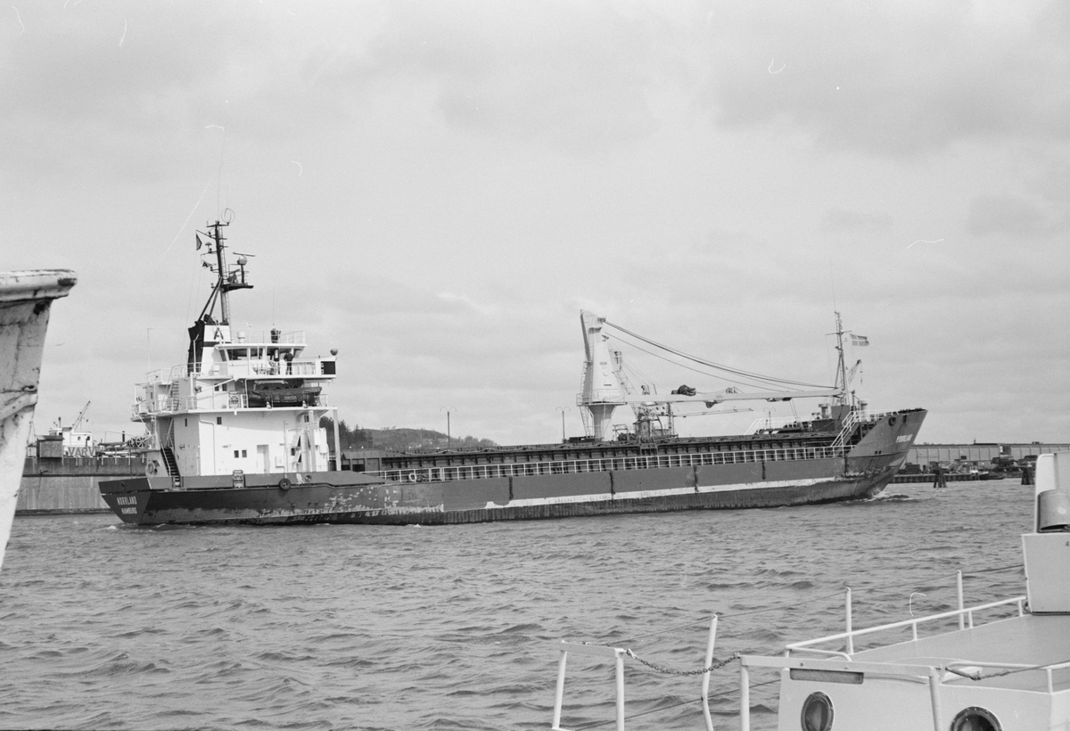 Ägare:/1977-90/: ett partrederi, Huvudredare: Edmund Halm & Co. G.m.b.H. Hemort: Hamburg.