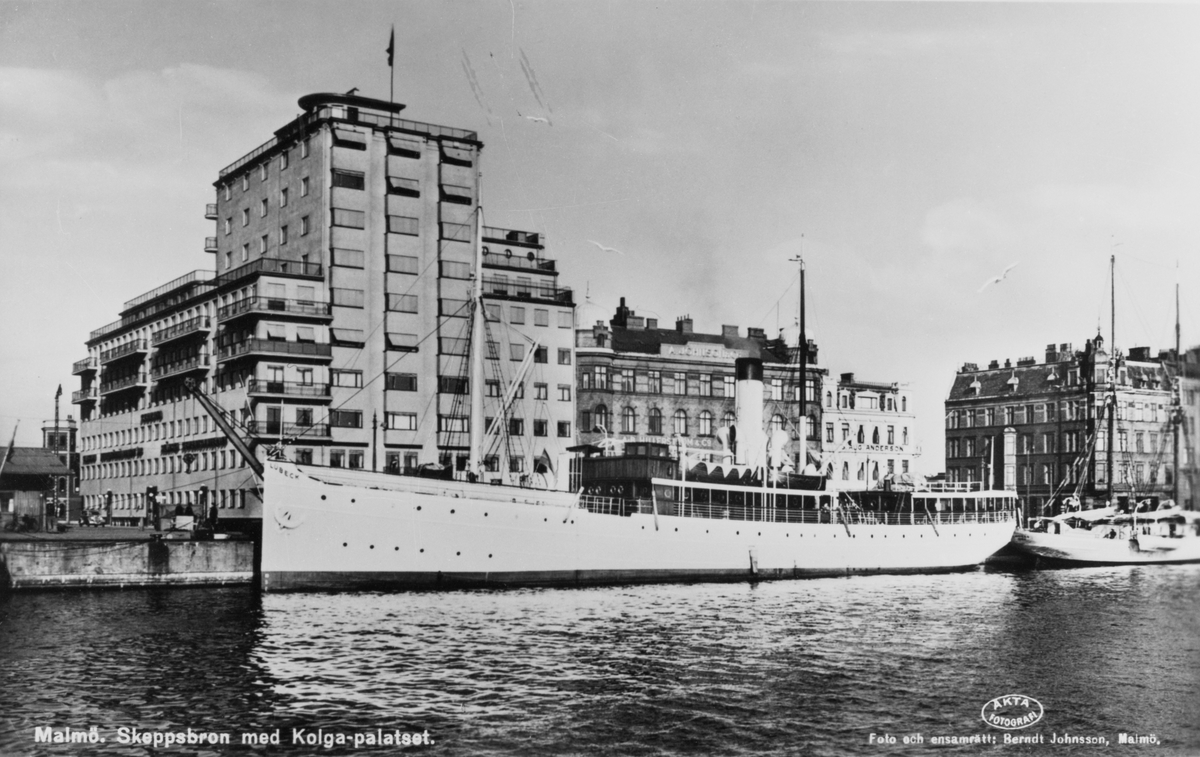 Malmö. Skeppsbron med Kolga-palatset.
Äkta Fotografi
Foto och ensamrätt: Berndt Johnsson, Malmö.