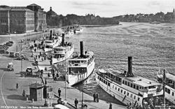 Stockholm. Motiv från Södra Blasieholmshamnen.
Förlag Nordis