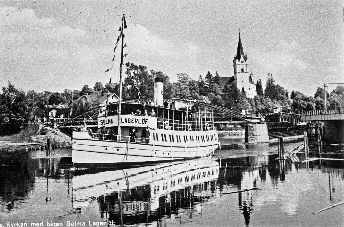 Kyrkan med båten Selma Lagerlöf.
