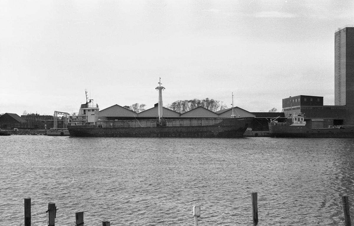 Ägare:/1978-85/: ett partrederi, Huvudredare: K.S. Svensson. Hemort: Lidköping.