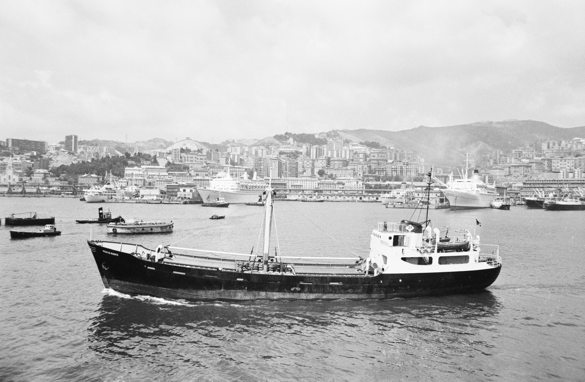 Ägare:/1965-73/: Societá di Navigazione Permare. Hemort: Genova.