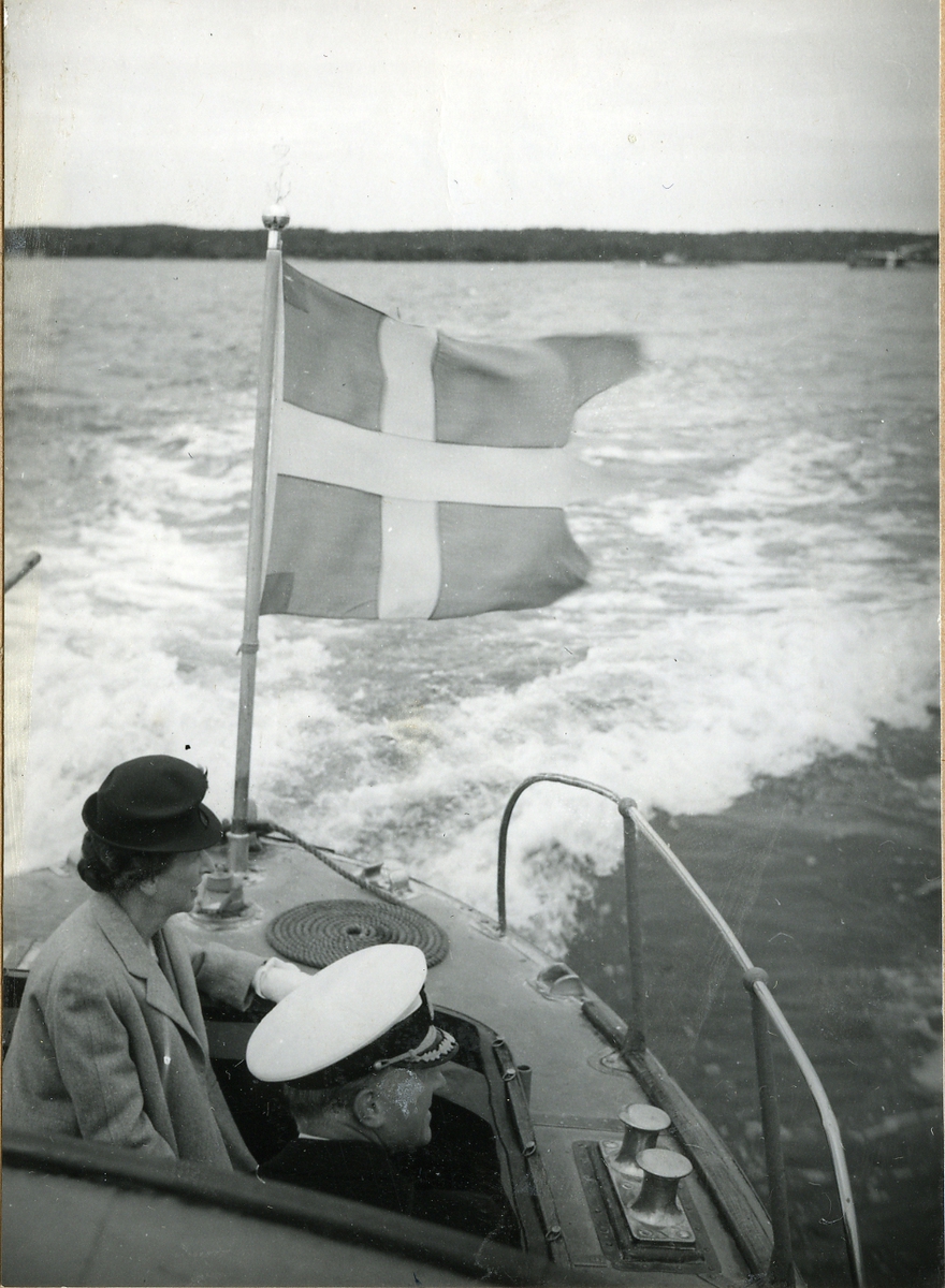 Kronprinsessan (Louise) (m. Amiral Ekstrand) besöker Flottans fartyg.