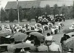 Göteborg 4 aug. 1943.
Ulvenmännens jordfästning.
Bild från jordfästningen, i förgrunden bida de närmast sörjande.