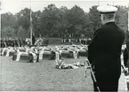 Göteborg den 4 aug. 1943.
Ulvenmännens jordfästning. De tre raderna kistor i snörräta leder.