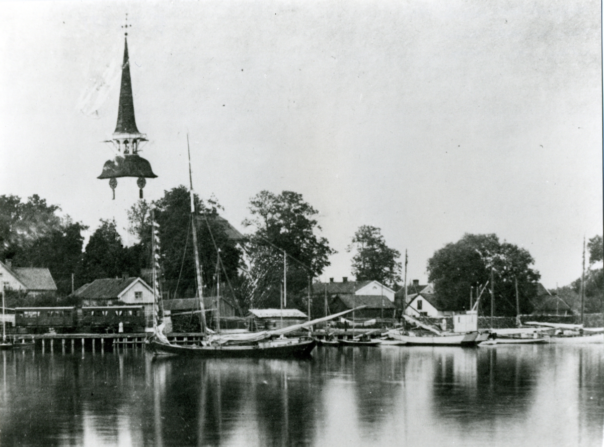 Mariefreds hamn pingsten 1921
T ill ankars jakten "Sirius". Vid kaj m/s "Daisy"