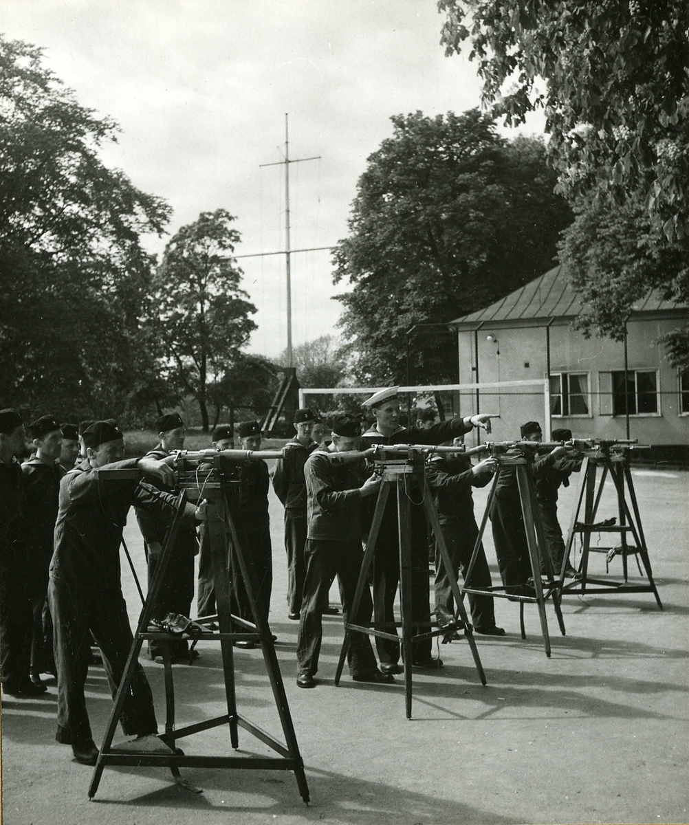 Riktövningar på Skeppsholmen.