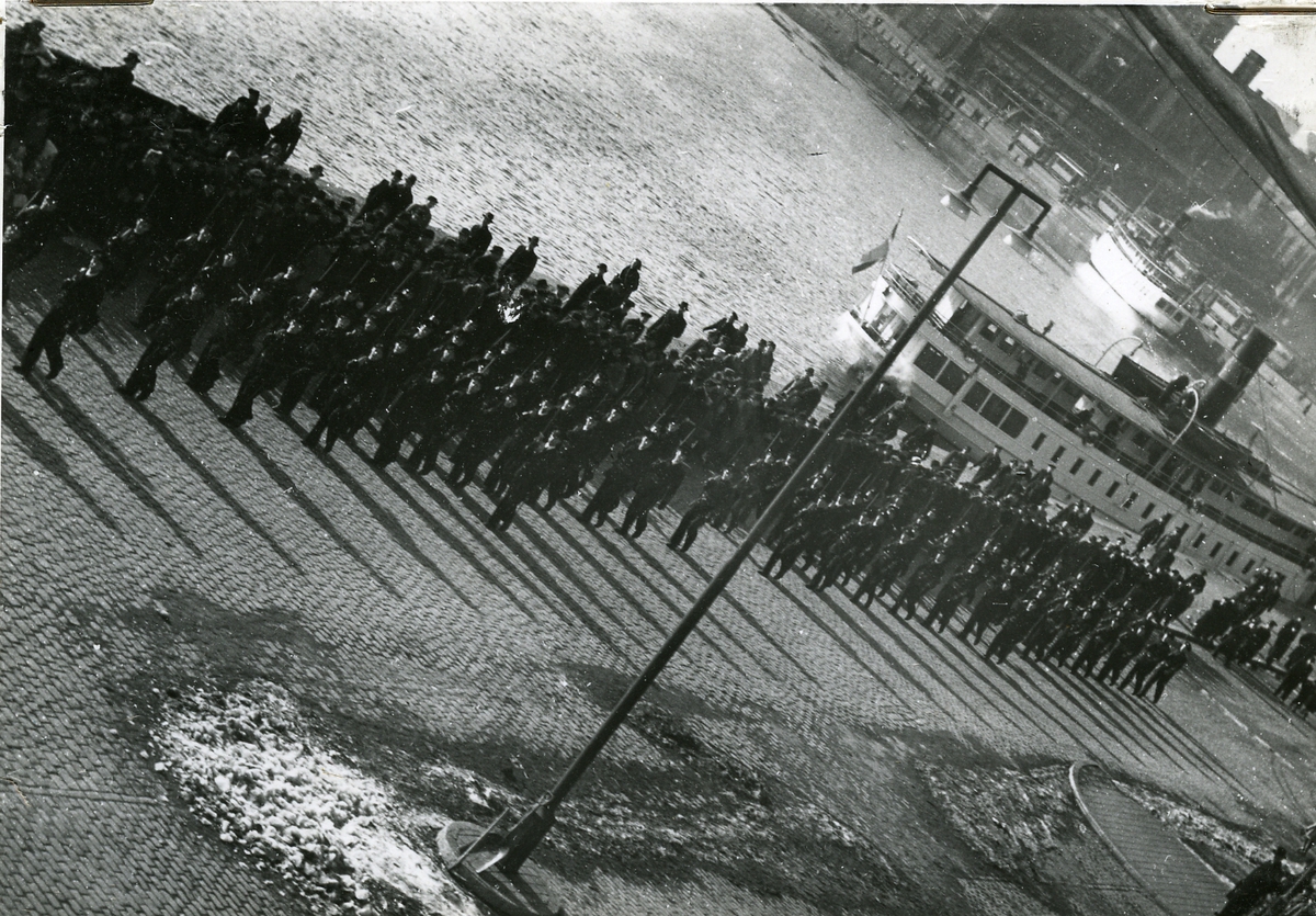 Parad våren 1942.