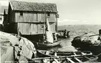 Strandparti med fiskebåtar, Smögen, Bohuslän.