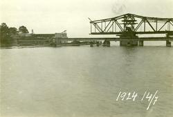 Kvicksunds bro under byggnad.