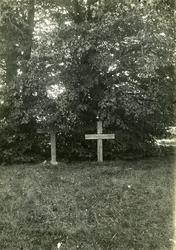 Örlogsdepån vid Hårsfjärden. Gamla gravkors från den plats å