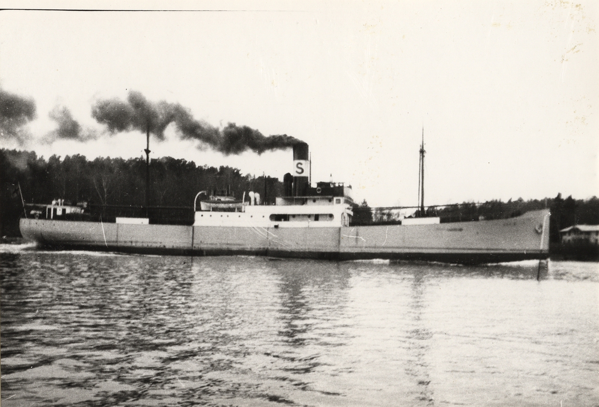 Lastångfartyget HUGIN den 25.4.1927 i Tenösund.
