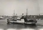 Lastångfartyget LILY. På ingående till Stockholm starx väster om Valdermarsudde. Foto C.G. Jackson den 19.5.1927.
